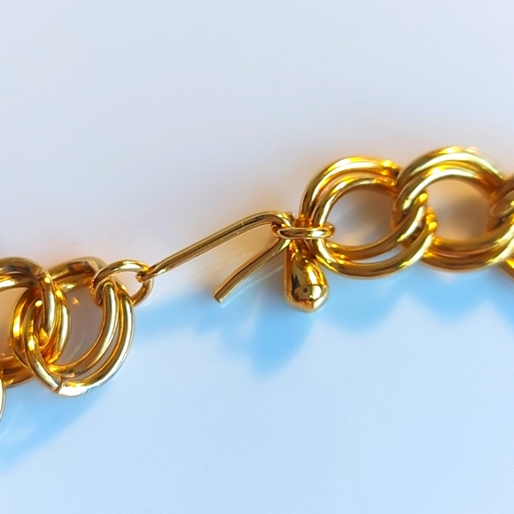 Gold tone Necklace and earrings set - Picture 3 of 5